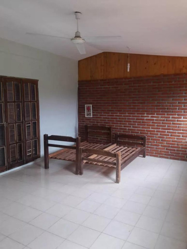 Casa En Venta - 3 Dormitorios 2 Baños - Cocheras - 1.200mts2 - Tanti, Córdoba