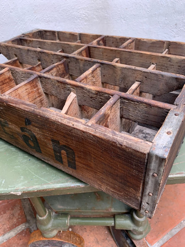 Antigua Caja De Refresco Madera Titán Titan (Usado)