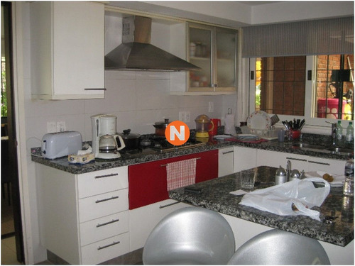 Casa En Venta, Cantegril, Punta Del Este, 5 Dormitorios.- Ref: 208995