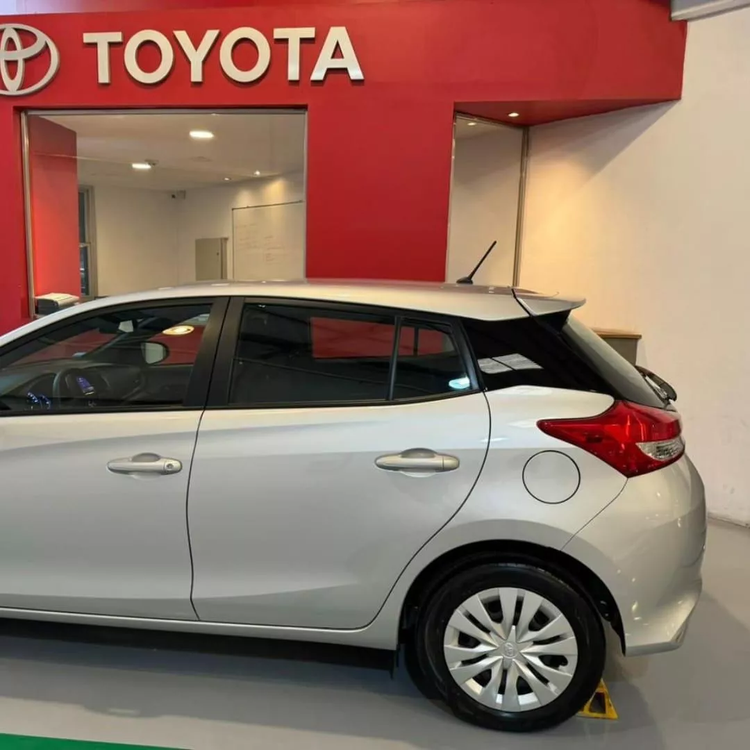 Toyota Yaris Xs 1.5 Cvt 5p 2024 - Gris Plata