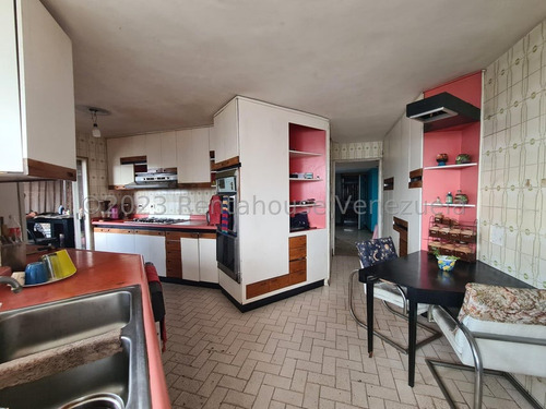 Pent House En Venta De 2 Niveles, Con Amplios Y Ventilados Espacios En San Bernardino, 25-4833