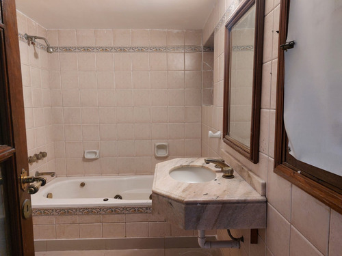 Excelente Inmueble Solo Para Uso Profesional