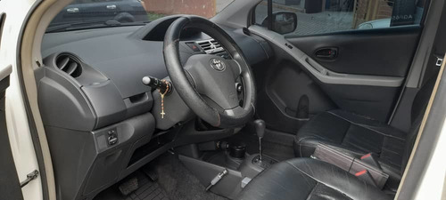 Imagen 7 de 16 de Toyota Yaris Automatico