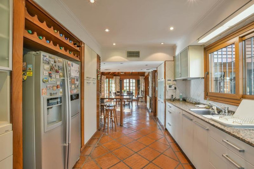Imagen 19 de 30 de Venta Imponente Casa De 4 Dormitorios Enorme Jardin - Rosario, Santa Fe.