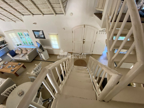 Hermosa Casa En Rincón Del Indio - Ref: 510