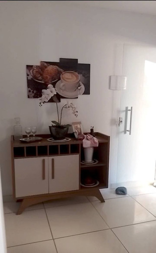 Ela Tem: Garagem Salão E Área Comum Bem Grande. 1 Kitnete