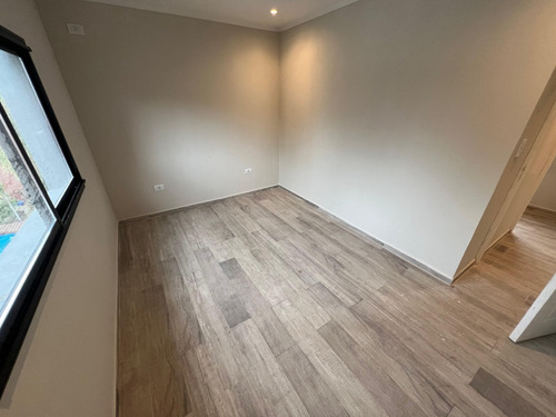Moderna Casa A Estrenar Sobre Calle Goti (barrio La Concordia )