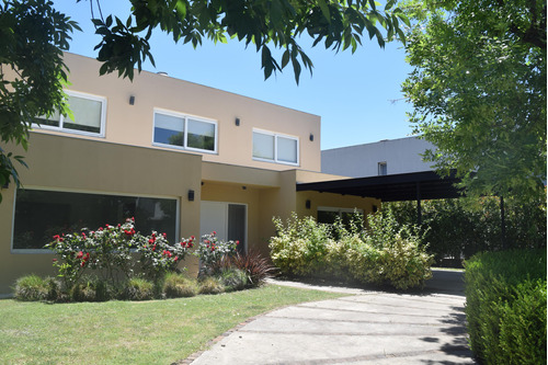 Casa  En Venta Ubicado En Ayres Del Pilar, Pilar, G.b.a. Zona Norte