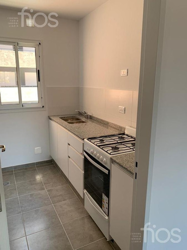 Venta-departamento -dos Dormitorios-cochera- Microcentro-