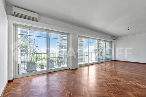 Impecable Semipiso De 4 Ambientes Sobre Calle Arroyo. Lleno De Luz.