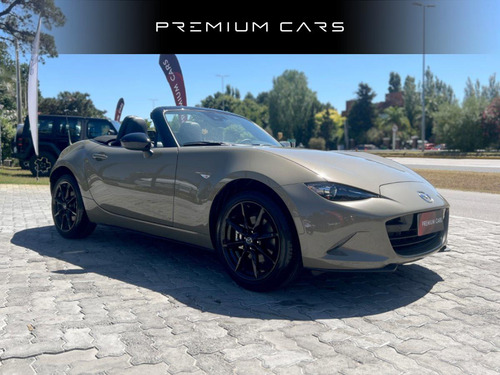 Mazda MX-5 Miata 2.0 Soft Top MT