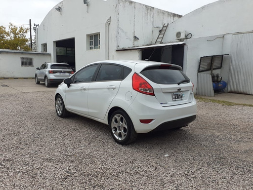 Ford Fiesta Kinetic Design Titanium