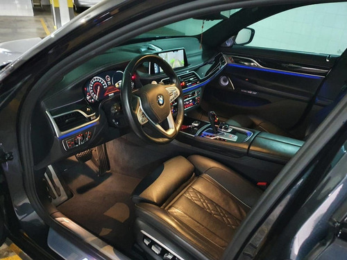 Imagem 9 de 10 de Bmw Serie 7 2017 4.4 L M Sport Aut. 4p