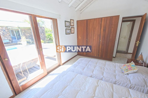 Imagen 21 de 30 de Casa En Venta De 4 Dormitorios En Punta Piedras A Metros Del Mar