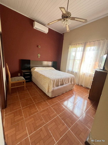 Alquiler De Hermosa Y Sólida Casa En Balneario La Coronilla, Excelente Ubicación A 3 Cuadras Del Mar, 2 Dormitorios, 2 Baños, Amplio F¡jardín Y Terreno