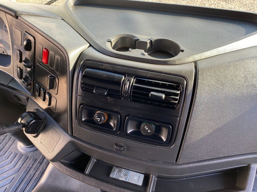 Imagem 12 de 19 de Mb Atego 2430, Truck 6x2, 2019. Sider 10 Metros.único Dono