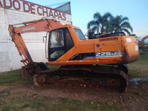 Excavadora Doosan Cv225