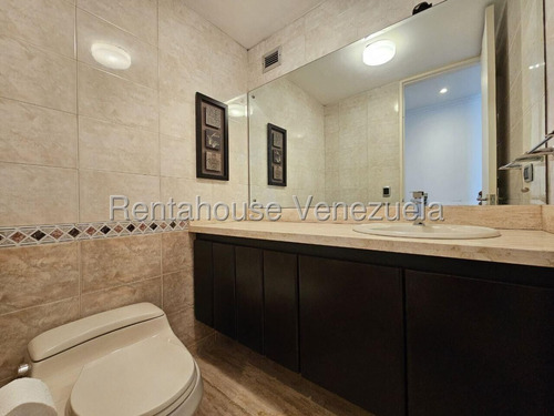 Estupendo Y Amplio Apartamento En Alquiler Con Inmejorable Ubicación La Tahona