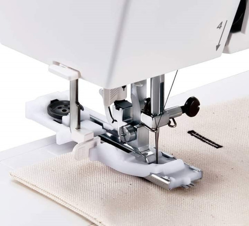 Imagen 4 de 8 de Janome 1522 Roja O Negra Semi Industrial +tijeras 3añosgtía
