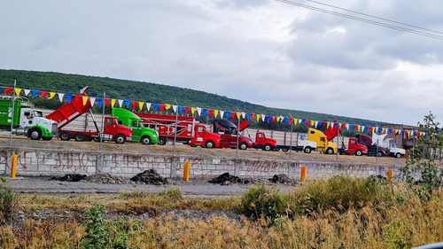 Imagen 5 de 15 de Torton Volteo Pipa