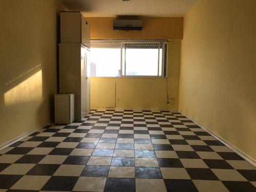 Monoambiente En Alquiler En Ramos Mejía. Excelente Ubicación