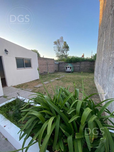 Imagen 28 de 30 de ¡oportunidad! Hermosa Casa De 4 Ambientes Con Cochera Y Fondo Libre - Banfield Este
