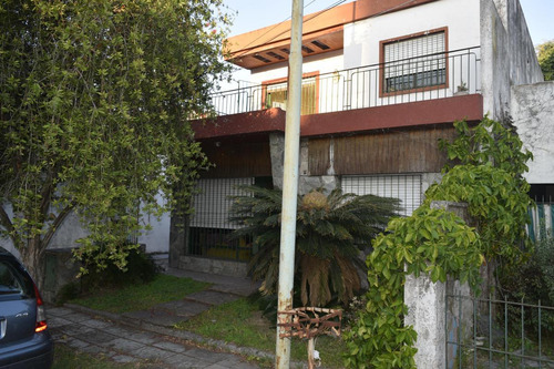 Casa En Venta - 5 Dormitorios 2 Baños - 307mts2 - Morón