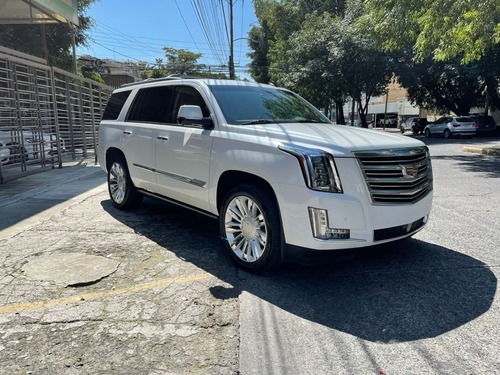 Imagen 2 de 12 de Cadillac Escalade Platinum 2016