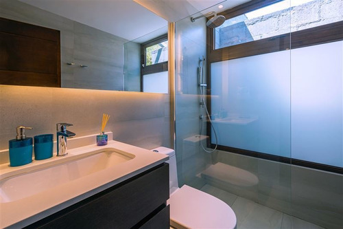 Casa En Venta De 5 Dorm. En Lo Barnechea