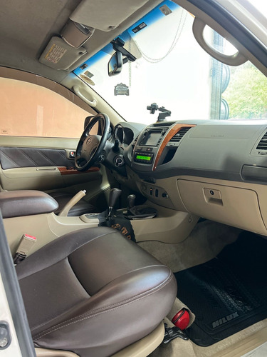 Toyota Hilux SW4 3.0 Srv 7l 4x4 Aut. 5p