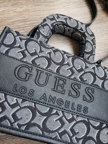 Hermosa Bolsa Guess Tipo Crosbody