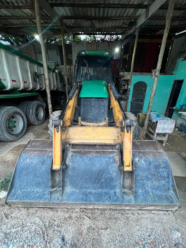 Retroescavadeira Jcb 2013/2014 4x4 Traçada