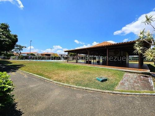 Daniela Linarez Vende Casas En El Este De Barquisimeto Con Mucha Seguridad Amplios Espacios Modernos En Impecables Condiciones Con Todos Los Servicios Básicos Operativos Comunícate
