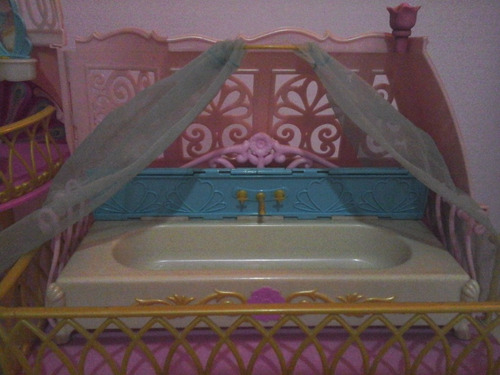 Imagen 5 de 9 de Castillo: Invernadero De Barbie, La Princesa De La Isla