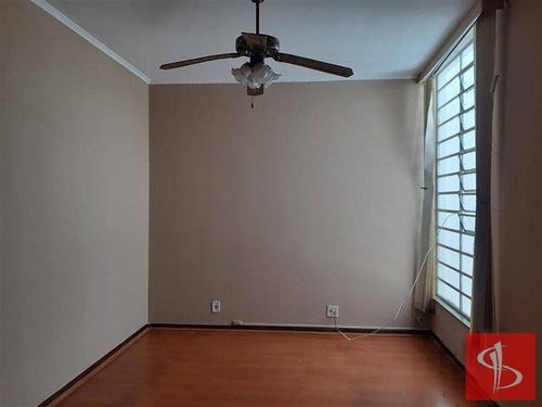 Imagem 2 de 8 de Casa Com Ótima Localização E Reformada. - 397