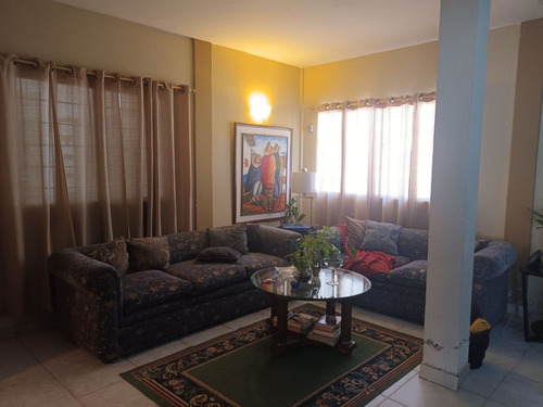 Casa En Venta Campo B, Puerto Ordaz. Amplia Casa Con Terreno Para Remodelar