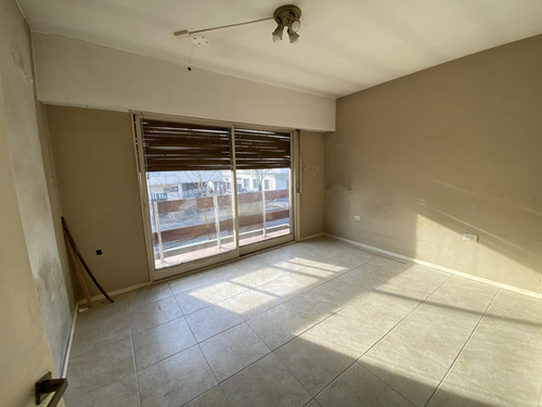 Venta - Casa - Monte Castro - Apto Credito - Lote Propio - 6 Ambientes - Cochera - Permuta