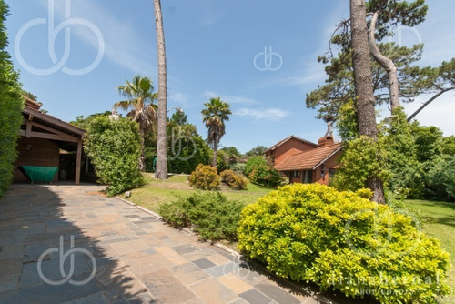 Punta Del Este, Casa En Mansa Con Piscina Climatizada Y 4 Dormitorios .- Ref: 41879