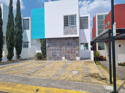 Casa De 3 Recamaras Y 3 Baños Completos En Conjunto Residencial Con Doble Filtro De Seguridad.