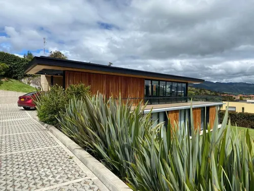 Casa En Venta En La Calera. Cod V8226
