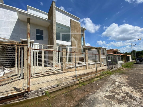 Imagen 2 de 29 de Pedro Castro Inmobiliaria Vende Lujoso Town House Ubicado En Conjunto Residencial Los Saltos Alta Vista #@pedro_castroj #comprayventa #venezuela