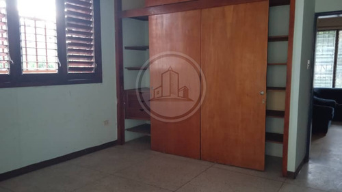 Hermosa Casa Céntrica Ideal Para Proyecto Comercial En La Urbanización Los Caobos. 002jsc