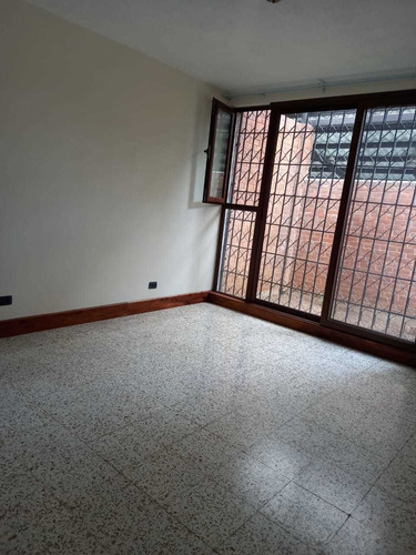 Imagen 1 de 11 de Casa De Un Nivel En Renta En Valle De Vista Hermosa Zona 15