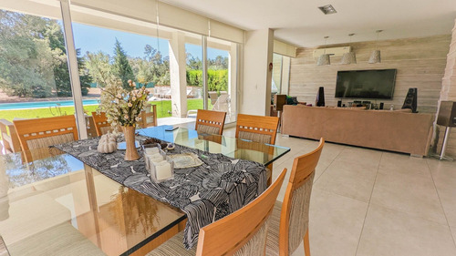 Imagen 4 de 14 de Casa En Venta En Saint Thomas Este, Canning