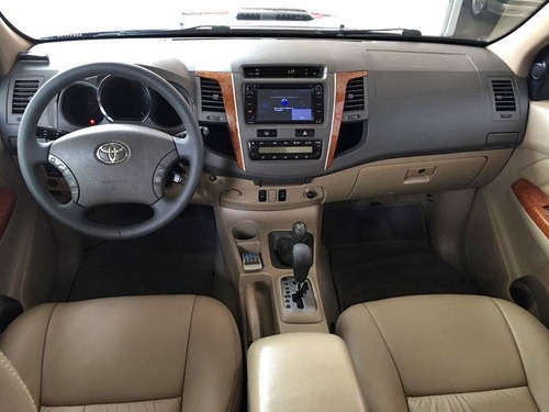 Imagem 10 de 13 de Toyota Hilux Sw4 3.0 Srv 4x4 7 Lugares 16v Turbo