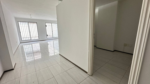 Alquiler Apartamento Planta Baja, Patio Exclusivo, Monoambiente Con Dormitorio En Yeso 50 M2 Pocitos Nuevo Frente A Montevideo Shopping