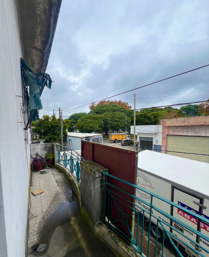 Vendo 3 Ambientes A Reciclar. Al Frente C/ Balcón Y Terraza Propia. Escucho Ofertas!