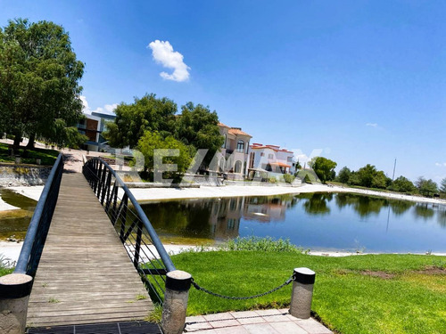 Venta En El Campanario Residencial Y Golf: Seguridad, Lujo Y Comodidad