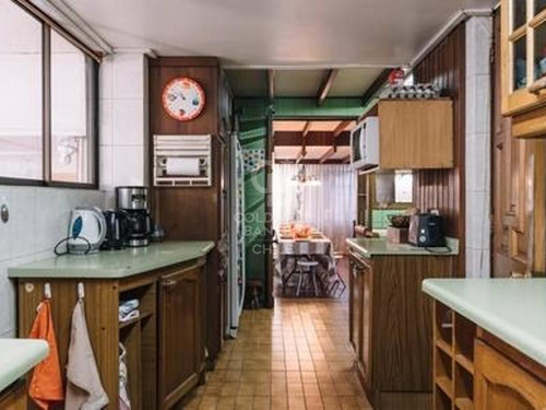Casa Esquina Tradicional Cercana A Clínica Alemana