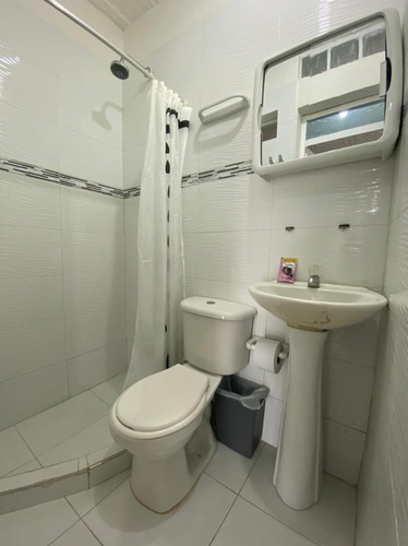 Imagen 9 de 14 de Apartaestudios En Crespo Cómodos /seguros/ Bien Ubicados